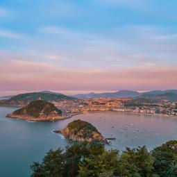 San Sebastián aprueba una tasa turística con un tope de seis noches: estas son las tarifas propuestas para quien visite la ciudad