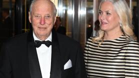 Harald de Noruega quita hierro al vínculo de Mette-Marit con Epstein y recuerda que "está gravemente enferma"