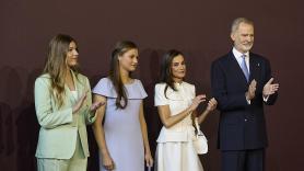Los 429 regalos de la familia real en 2025: un móvil para Felipe VI, una ginebra para Leonor, peluches para Letizia y la camiseta de la infanta Sofía