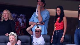Brad Pitt e Inés Ramón, en el partido de España: ella demuestra ser una fiel seguidora de la Roja