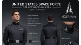 Trump muestra el uniforme de la Fuerza Espacial de EEUU y el alboroto es instantáneo por su parecido con un traje nazi