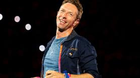 Chris Martin se lleva todos los aplausos al sumarse a cantar 'Viva la vida' con un músico callejero: "Una vez más muestra su lado humano"