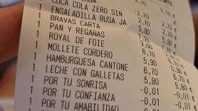 Un restaurante acaba pidiendo disculpas por el insulto que apareció en el ticket de una clienta celíaca