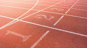 Se gastan 955.339 euros en una pista de atletismo y la construyen con esquinas rectas: "Puede que mis rodillas no lo soporten"