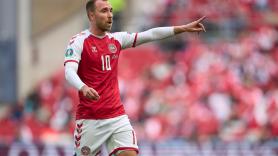 El danés Christian Eriksen vuelve a desplomarse en pleno partido: el jugador se encuentra consciente