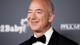 Jeff Bezos llegó a cobrar ayudas sociales públicas: un economista denuncia la "obscenidad" de un sistema hecho para los ultrarricos