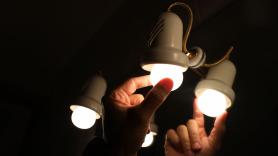 Conchi, madrileña, deja de poner la calefacción por el coste de las facturas: "Tenemos un consumo de electricidad de 250 euros cada mes"