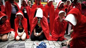 La influencia de 'El cuento de la criada' en el mundo