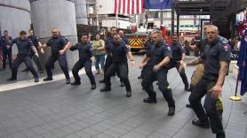 Bomberos neozelandeses homenajean con una 'Haka' a los socorristas del 11-S