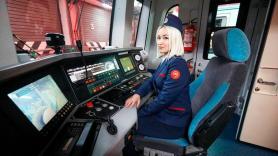 Las mujeres ya pueden ser maquinistas de metro en Rusia