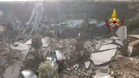 El aparcamiento de un hospital italiano se derrumba y se traga varios coches