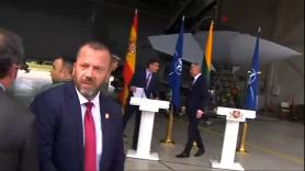 Interrumpen la rueda de prensa de Sánchez en una base militar por la salida de un caza