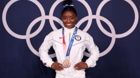 Biles, tras conquistar el bronce en barra: "No somos solo entretenimiento, somos personas"