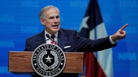 El gobernador de Texas celebra la ley que prohíbe abortar a partir de las 6 semanas de gestación