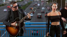 Alejandro Sanz da un concierto sorpresa desde un puente de la M-30