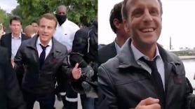 Macron es recibido a gritos por los 'chalecos amarillos' en plena calle