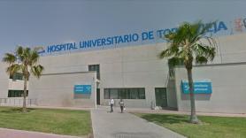 Al menos una persona ingresada en la UCI y otra herida en un incendio en el Hospital de Torrevieja (Alicante)