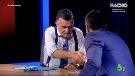 Pedro Sánchez aparece por sorpresa en el aniversario de ‘El Intermedio’ y deja una de las frases del año