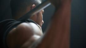 Ni gimnasio ni máquinas: el entrenamiento "minimalista" de Pelayo Gayol, instructor GEO, para estar en forma a los 51 años