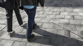 María Fernández, joven con discapacidad visual que vive en Sevilla y trabaja en Barcelona: "Empiezo el día volando, despertándome a las 5 de la mañana"