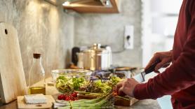 Ana Luzón, técnica en nutrición, cuenta cómo son las ensaladas que se prepara: "Lo que no puede faltar es que sea apetecible, no hay una combinación perfecta"