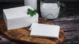 La alarma por listeria afecta ya a cuatro marcas de quesos frescos a la venta en España: estos son los lotes afectados