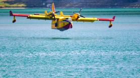 El dron español antiincendios que puede hacer lo que ningún Canadair: volar de noche y soltar más de 1.500 litros tras recargar en un pantano