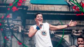 Carlos Vives defiende a Julio Iglesias: "Las mujeres son la obra suprema de la creación. Yo aprendí de él"