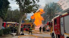 Espectacular incendio muy cerca de Ciudad Universitaria, Madrid