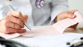 Louie, cuidador de 45 años, llega a urgencias tosiendo sangre y lo mandan a casa con un inhalador: una IA identifica en su electro lo que el médico no detectó