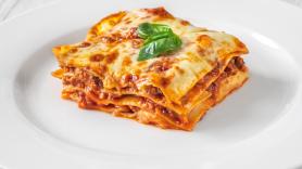 Pietro Leonetti, chef italiano, sobre la lasaña boloñesa clásica que no encuentra en ningún supermercado: "Pasta verde de espinacas, siete capas, carne, bechamel y parmesano"