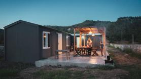 Un pueblo de Ávila dice 'basta' a la invasión de casas prefabricadas ilegales y lanza un ultimátum: "Son un riesgo"