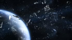 En la Tierra llueve hasta una tonelada de basura espacial a la semana: por qué el fenómeno irá a más y será más común ver techos destrozados