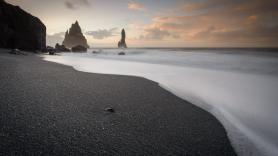 Adiós a la playa más peligrosa del mundo: uno de los lugares más visitados de Islandia desaparece "inexorablemente"