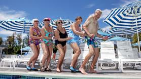 El aviso de un sociólogo experto en longevidad sobre los excesos de la juventud: "La factura llega a los 55 años"