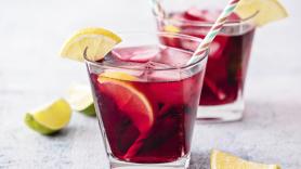 Tom Gilbey, experto en vinos, sobre cómo tomar el tinto en verano: "Lo servimos demasiado caliente, acentúa el alcohol y sabe a sopa"