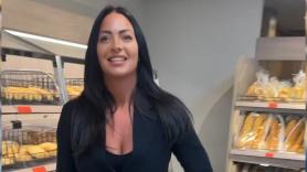 Una 'influencer' británica se quita las bragas en Mercadona y las deja en las paneras