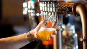 Edu, hostelero: "No te van a quedar ni 50 euros después de vender un barril de cerveza de 30 litros"