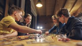 Noemí, experta en juegos de mesa: "Mejoran las habilidades socioemocionales y cognitivas en todas las edades"