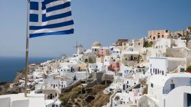 La influencer Elena Gortari muestra la cara menos idílica de Santorini en agosto