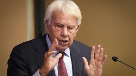 Preguntan a Felipe González por la gestión ferroviaria y firma una de sus críticas más contundentes al Gobierno de Pedro Sánchez