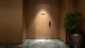 Piden casi 200.000 euros por un piso de 28 metros cuadrados en Madrid que tiene una particularidad muy llamativa: "Corred que vuela"