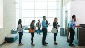 Hay una manera de sortear las esperas y las complicadas gestiones en el banco: con Correos Cash