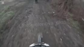 Un soldado ruso graba su ataque en moto que termina en fracaso absoluto