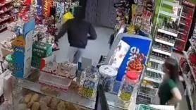 Intenta robar a punta de pistola en Lepe y la cajera lo espanta a gritos: "Vete, desgraciado"