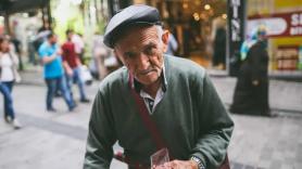 Jesús Redondo, el cacereño que ha superado los 110 años: más de mil libros, una vida de trabajo y un "vasito de vino con casera"
