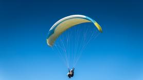 Mueren dos hombres tras la caída de un parapente en Alarilla (Guadalajara)