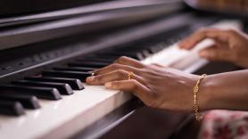 Jesús Martín-Fernández, neurocirujano pionero en España: "La música es lo más emergente de las capacidades humanas y no tiene un punto concreto en el cerebro: operar a un paciente tocando el piano es un error"