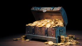 Dos excursionistas desentierran un tesoro en un muro de piedra por casualidad: 3,75 kg de oro puro