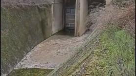 El momento en el que se abren por primera vez las compuertas de un embalse que llevaban cerradas casi 30 años